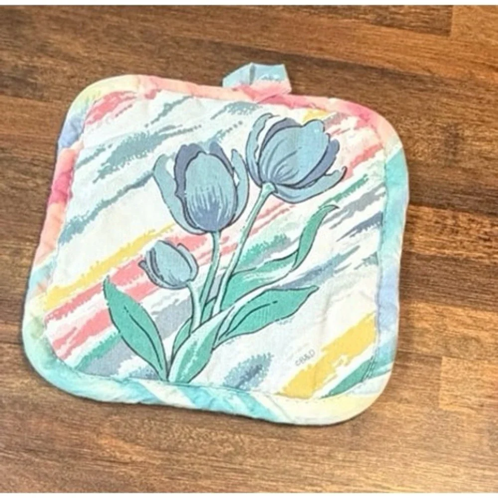Vintage Y2K potholder.  Colorful Flowers. Retro kitchen.